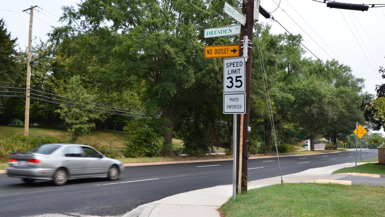 Traffic sign warning of speed camera